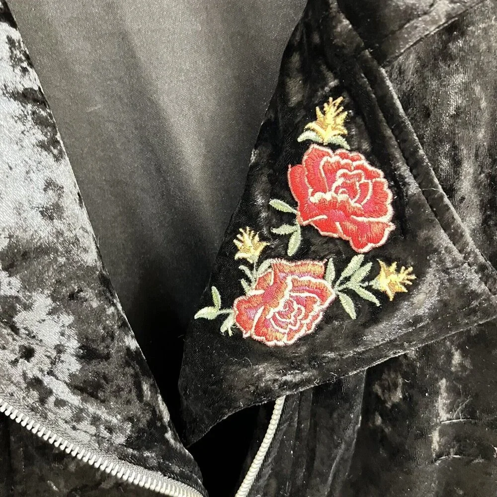 Disney Coco Junior Teen XL Moto Jacket Black Velvet Velour Rose Embroidered - Picture 4 of 13